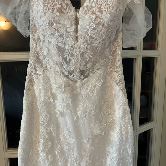 Size 4 Elysee Wedding gown - Picture 4 of 7